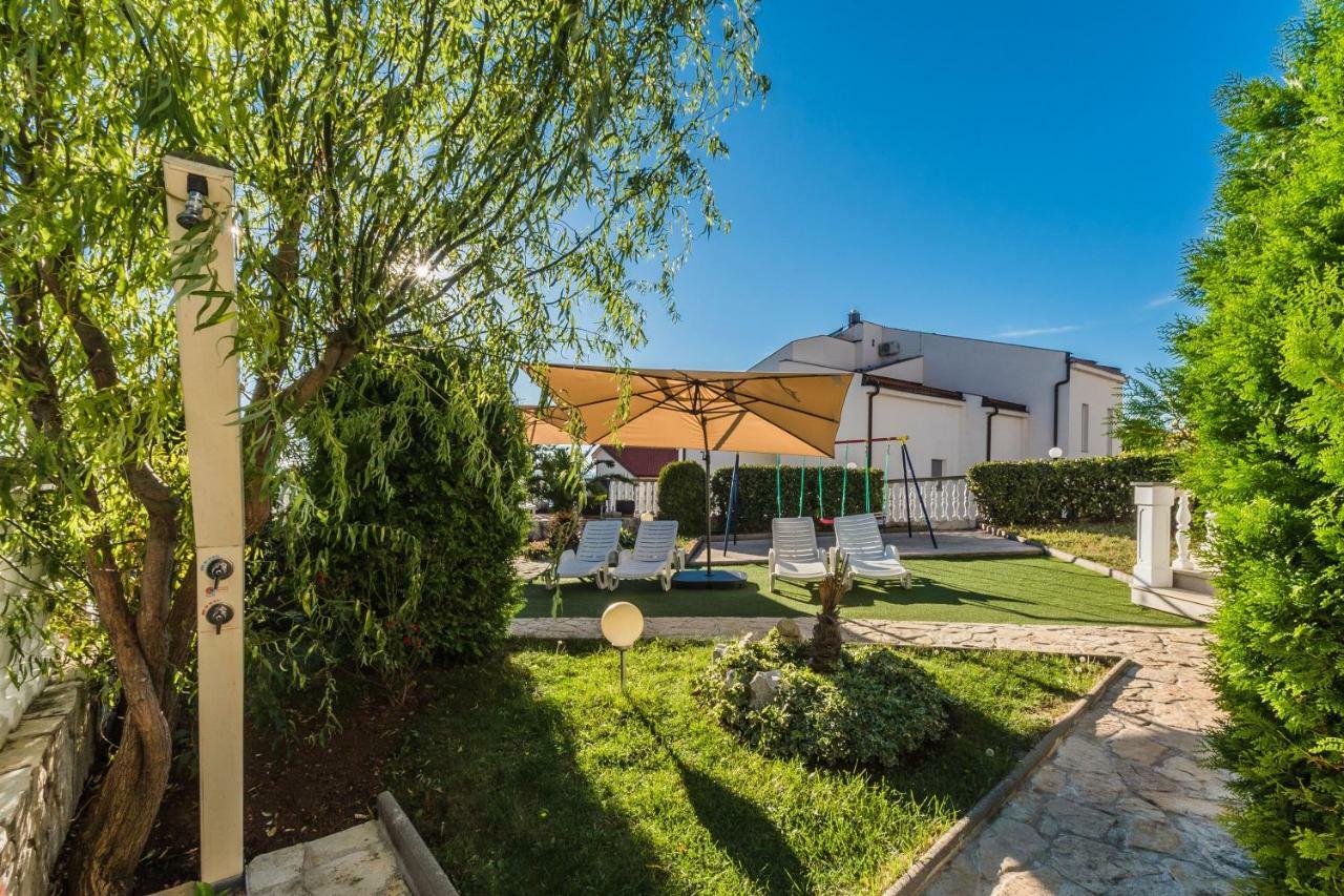 Villa Mara Crikvenica Exteriör bild